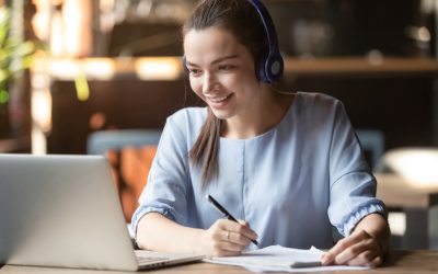 Quais são os benefícios das aulas de inglês online?