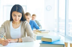 Conheça o certificado internacional de proficiência TOEFL IITP | Mulher | IP School