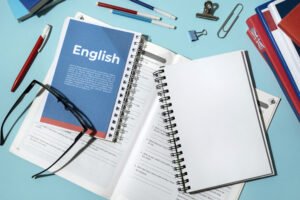 Como se preparar para o TOEFL: confira dicas | Foto de materiais usados para estudar inglês | IP School